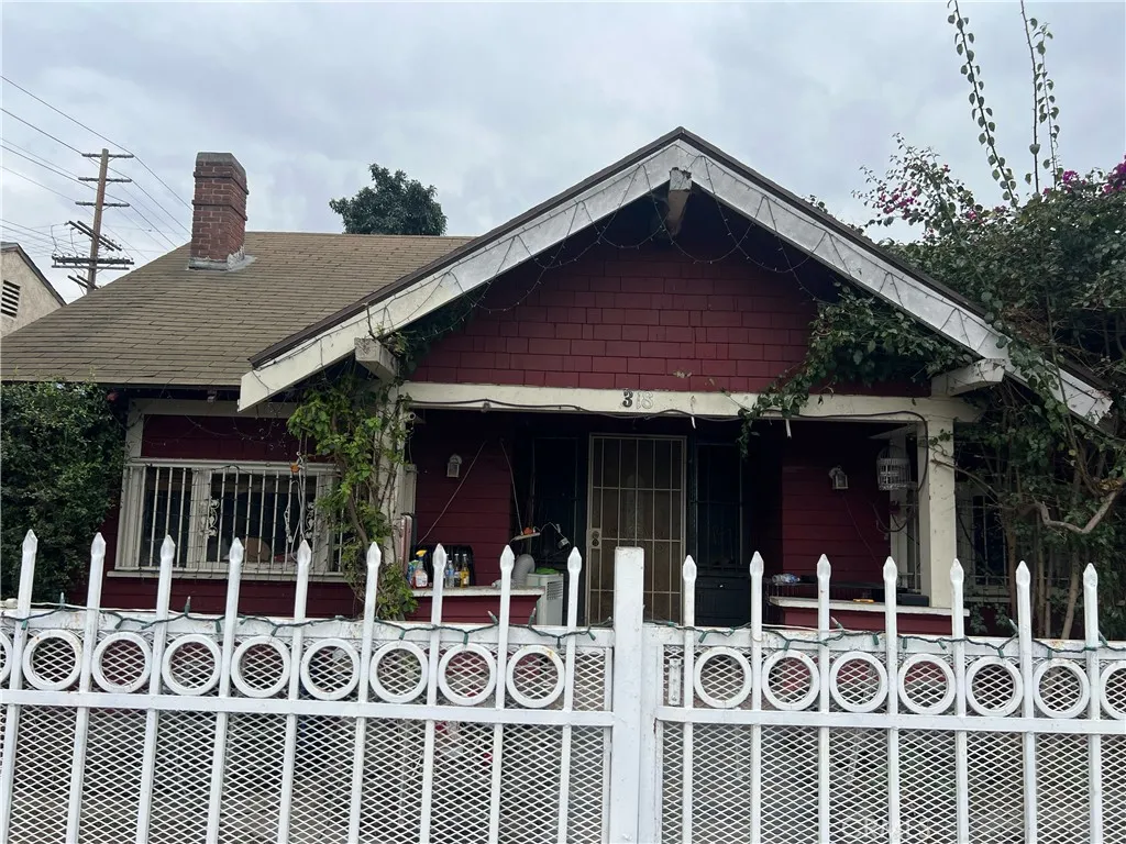 318 W Gage Avenue, Los Angeles, California 90003 home-pic-1